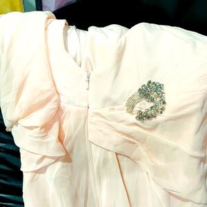 Beautiful dress, perfect for a special occasion. Only wore one time!